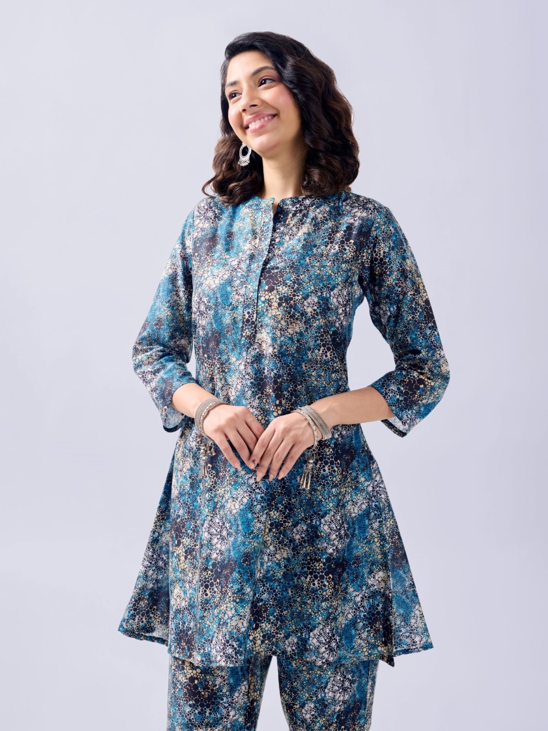 

BAESD Women Abstract Printed Mandarin Collar Kurta Sets, Blue