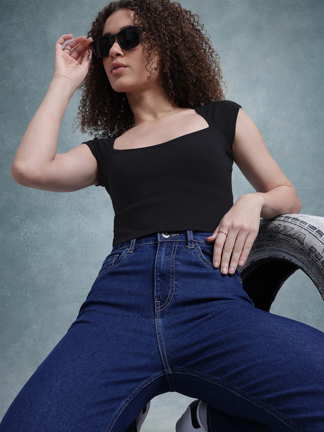 

The Roadster Life Co. Ribbed Extended Sleeves Crop Fitted Top, Black