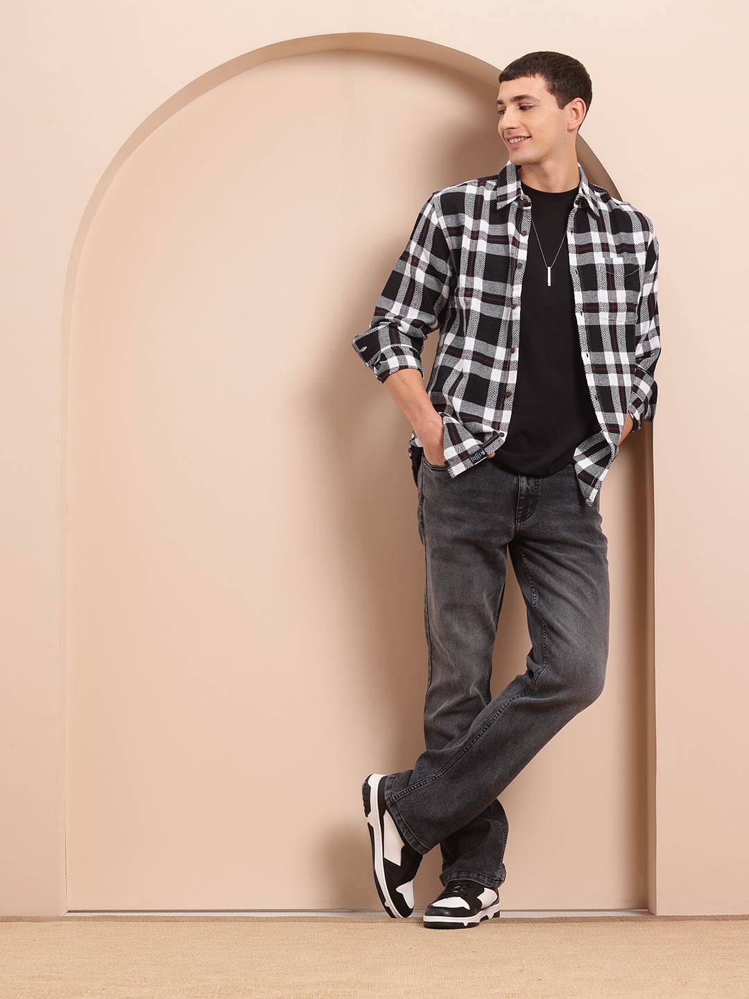 

Mast & Harbour Men Bootcut Light Fade Stretchable Jeans, Black
