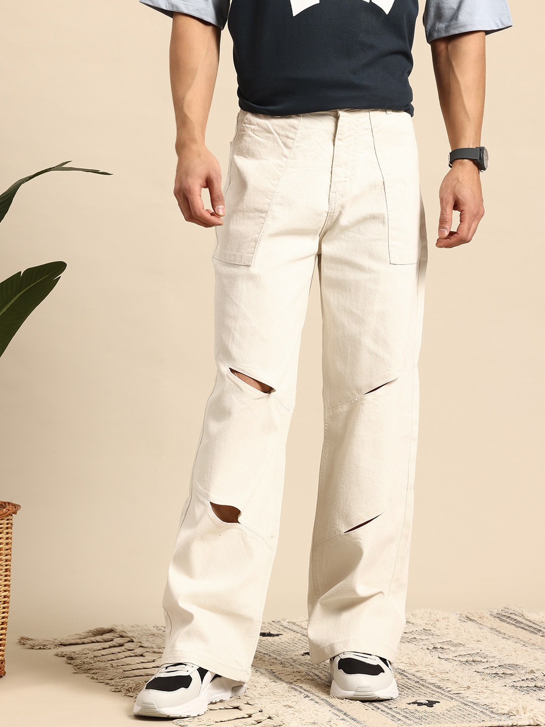 

Mast & Harbour Men Wide Leg Fit Cut-Out Jeans, Off white