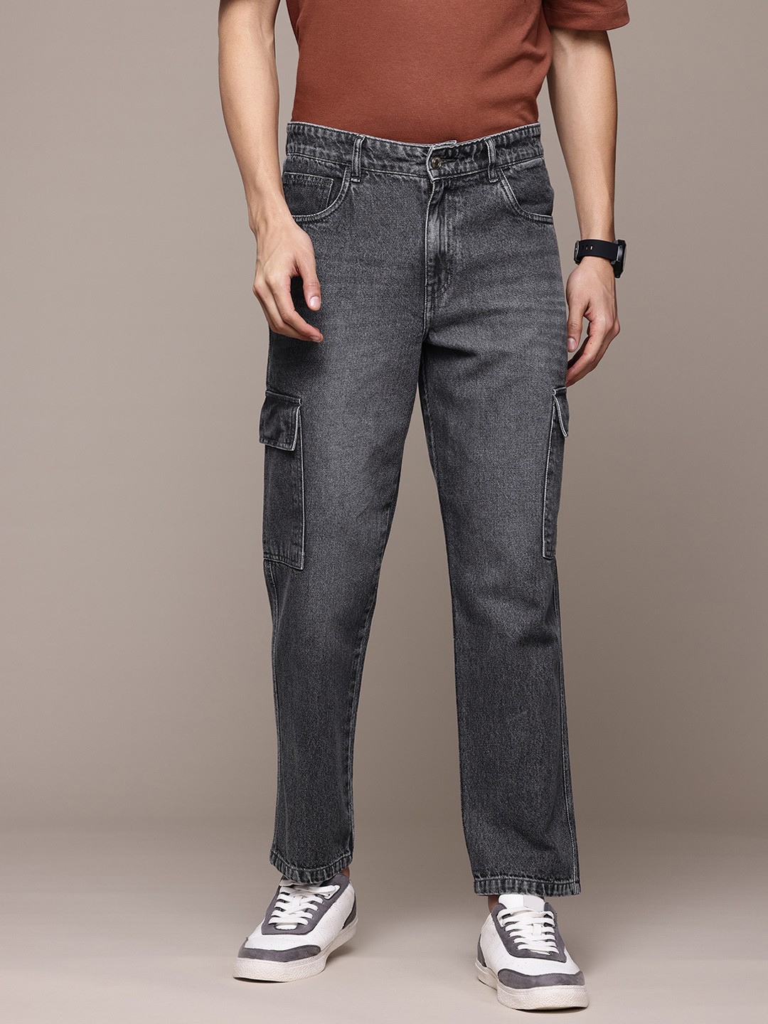 

The Roadster Lifestyle Co. Men Relaxed Fit Cargo-Style Jeans, Charcoal