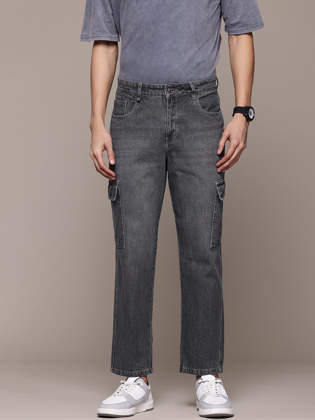 

The Roadster Lifestyle Co. Men Relaxed Fit Cargo-Style Jeans, Charcoal