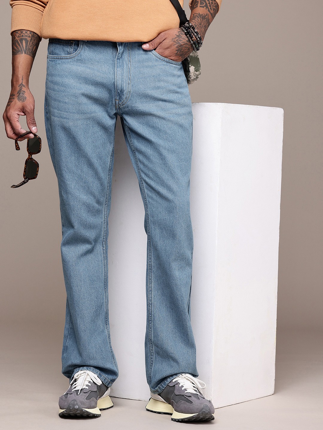 

The Roadster Life Co. Men Pure Cotton Bootcut Fit Light Fade Jeans, Blue