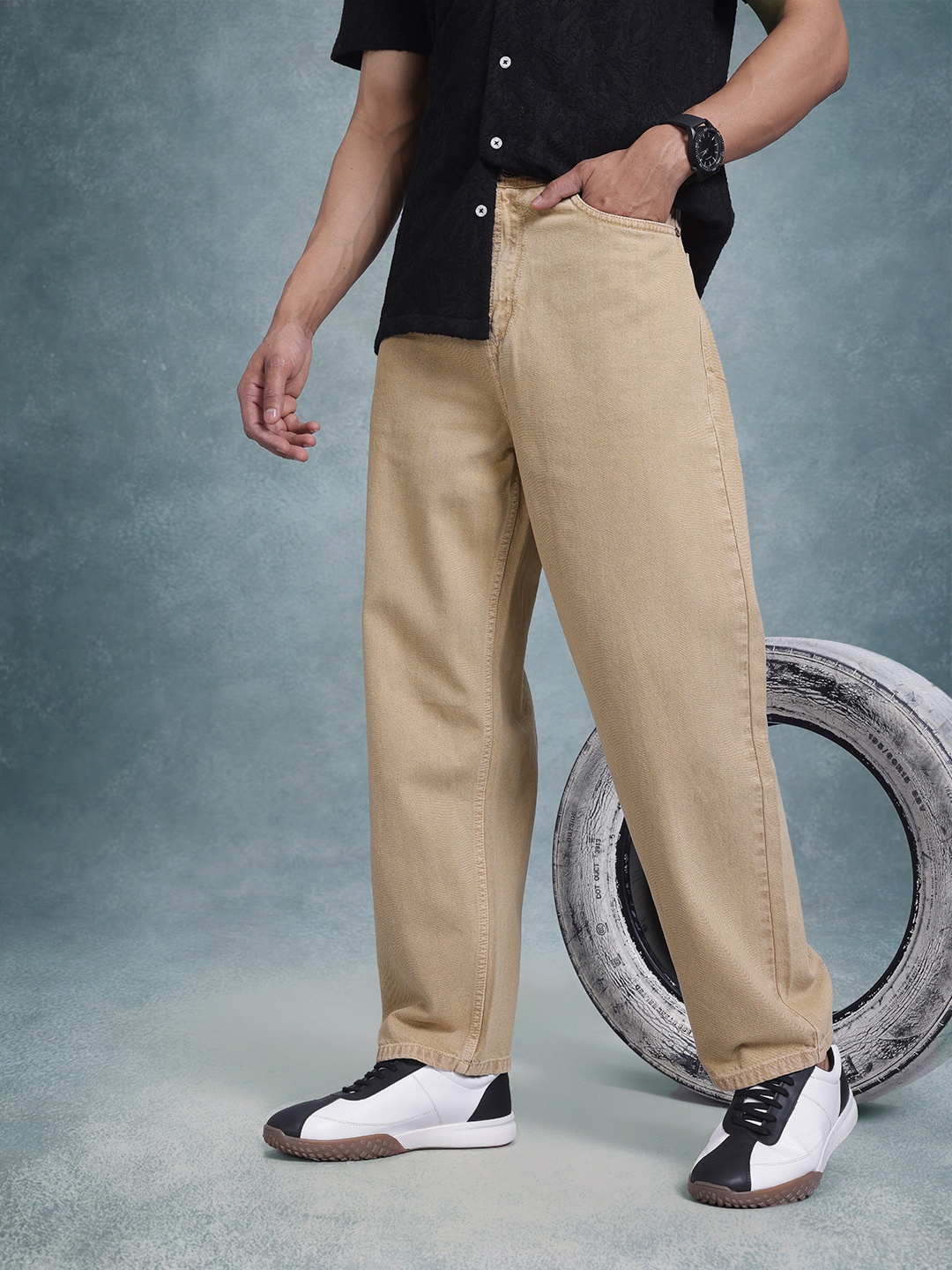 

The Roadster Life Co. Men Loose Fit Jeans, Khaki