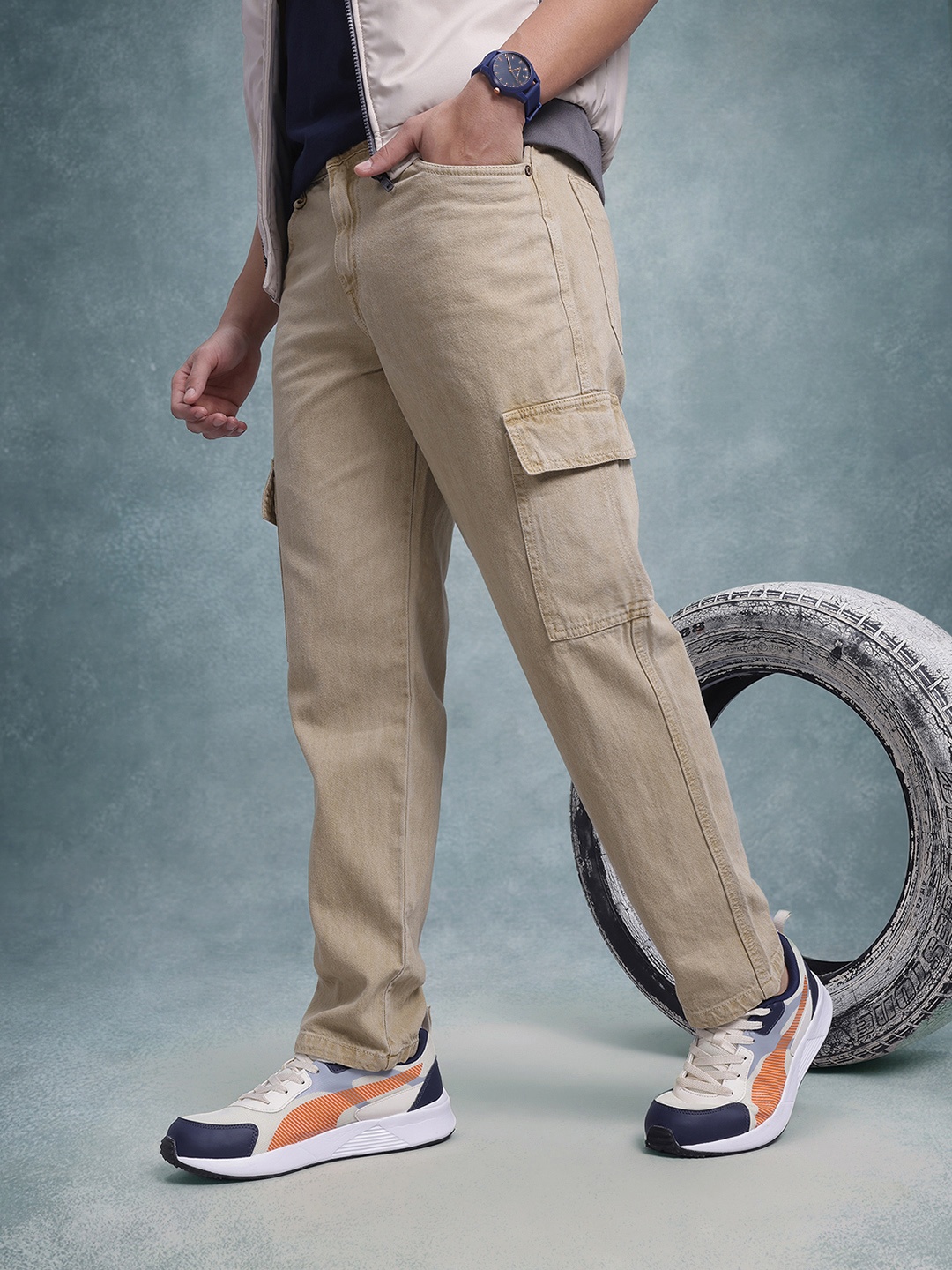 

The Roadster Life Co. Men Relaxed Fit Pure Cotton Cargo Jeans, Khaki