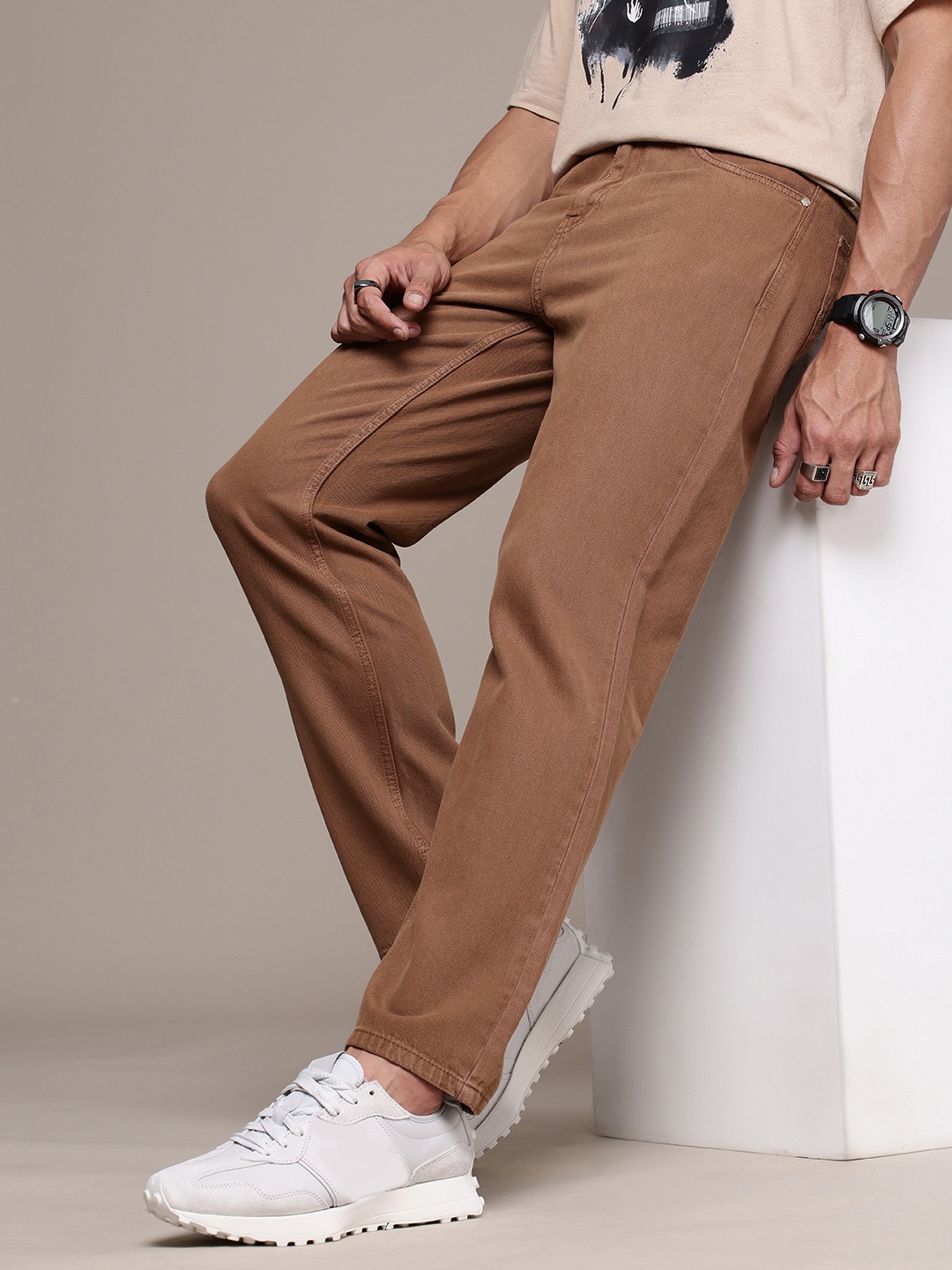 

The Roadster Life Co. Men Pure Cotton Relaxed Fit Jeans, Brown