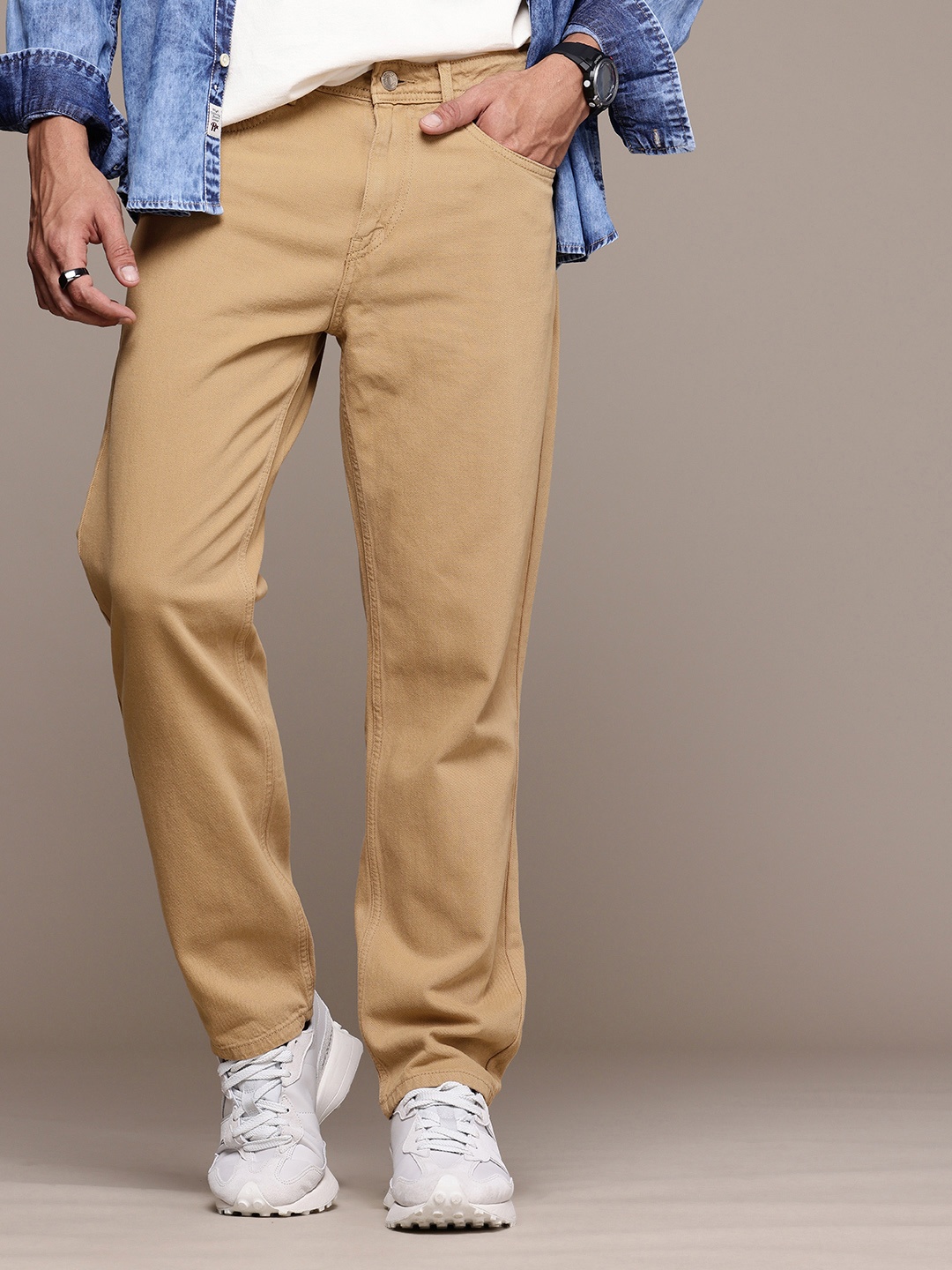 

The Roadster Life Co. Men Pure Cotton Relaxed Fit Jeans, Khaki
