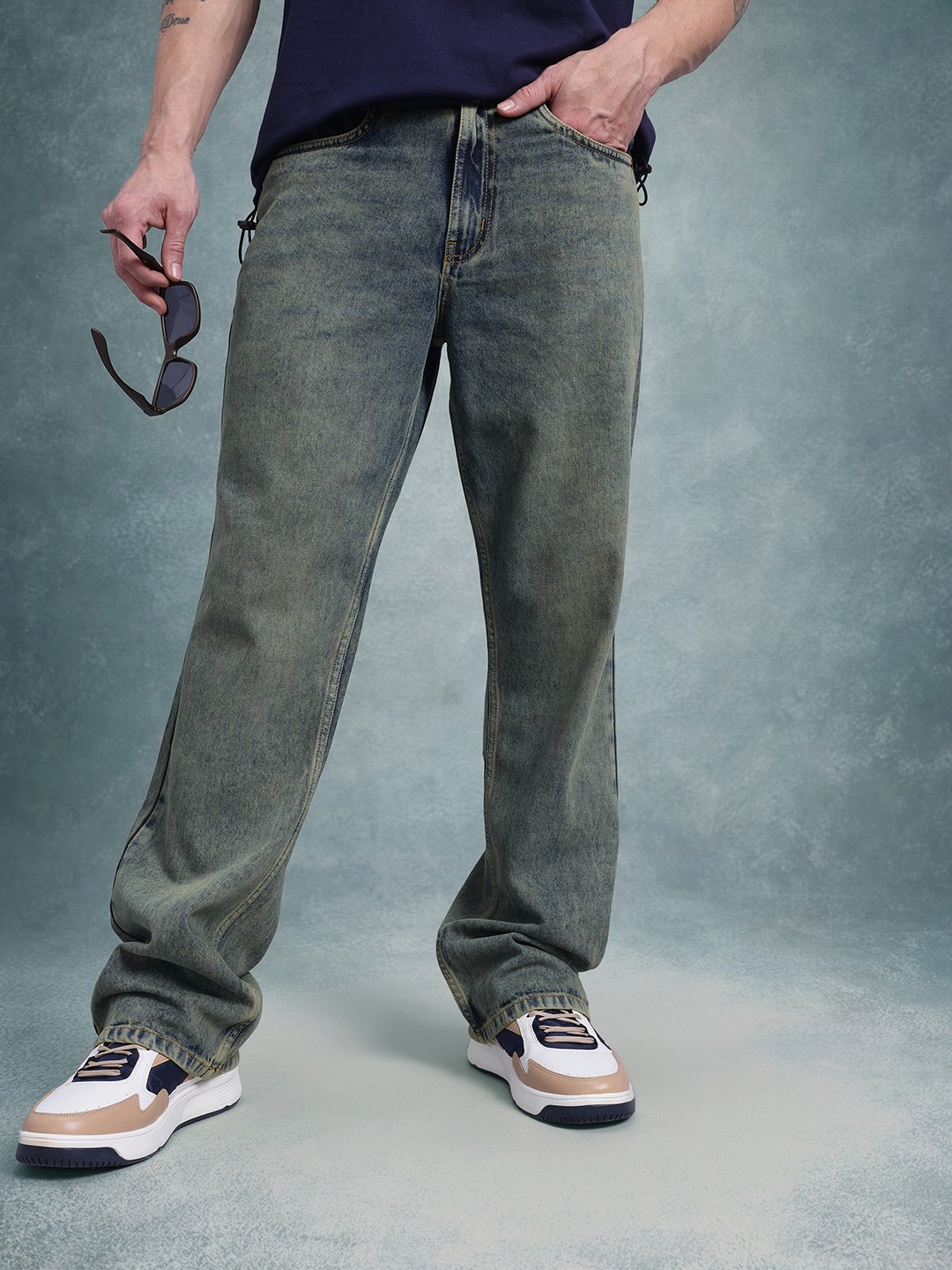 

The Roadster Life Co. Men Vintage Wash Pure Cotton Heavy Fade Flared Jeans, Blue