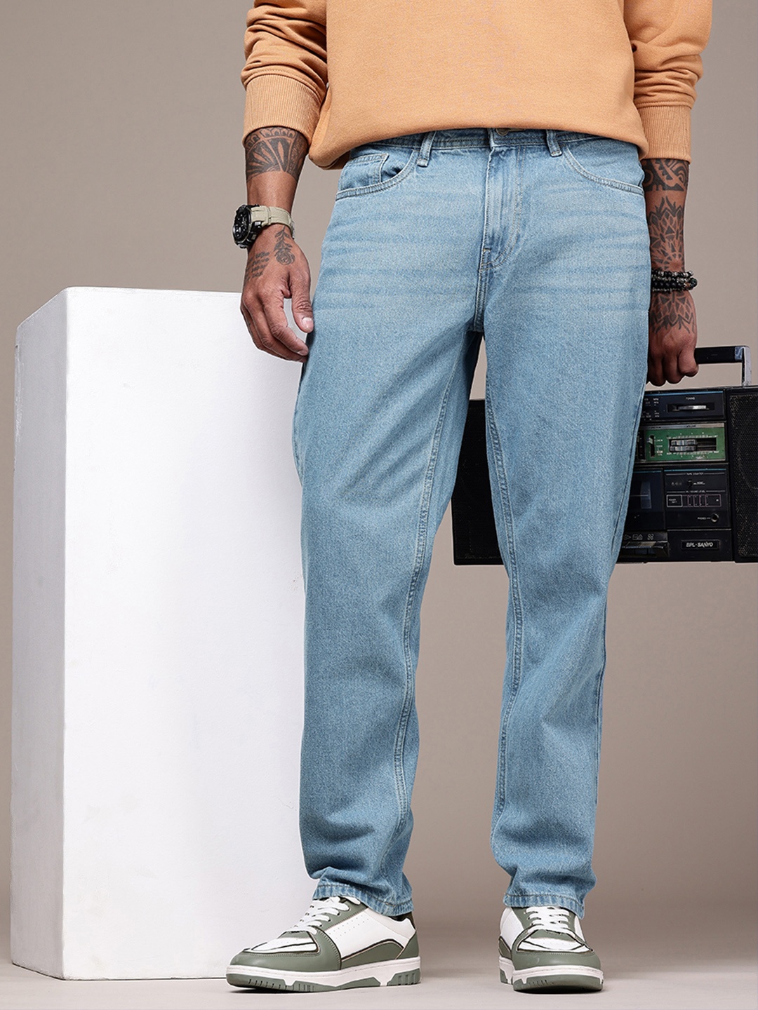 

The Roadster Life Co. Men Relaxed Fit Light Fade Jeans, Blue