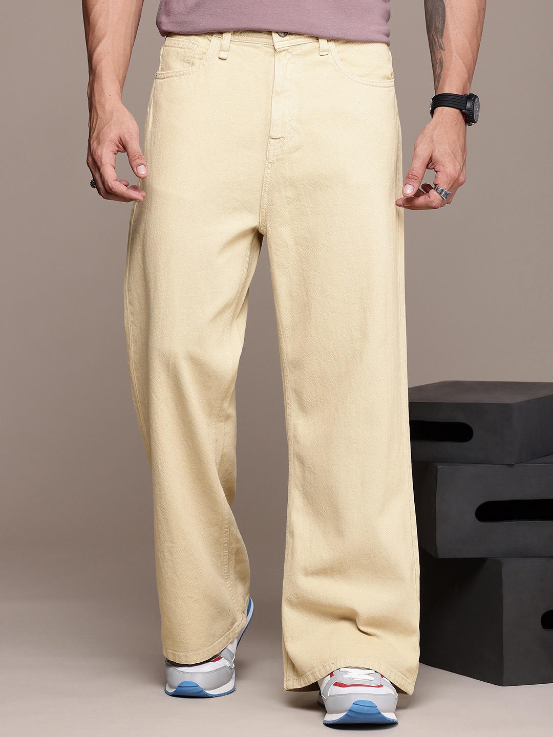 

The Roadster Life Co. Men Pure Cotton Loose Bootcut Jeans, Beige