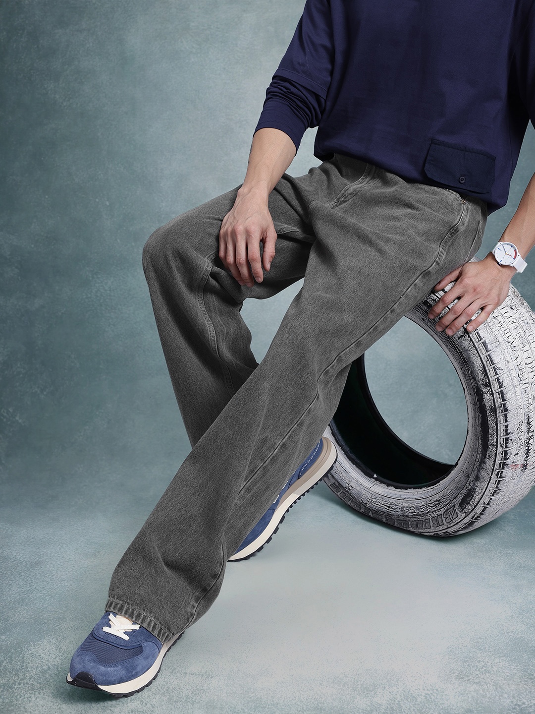 

The Roadster Life Co. Men Wide Leg Faded Jeans, Charcoal