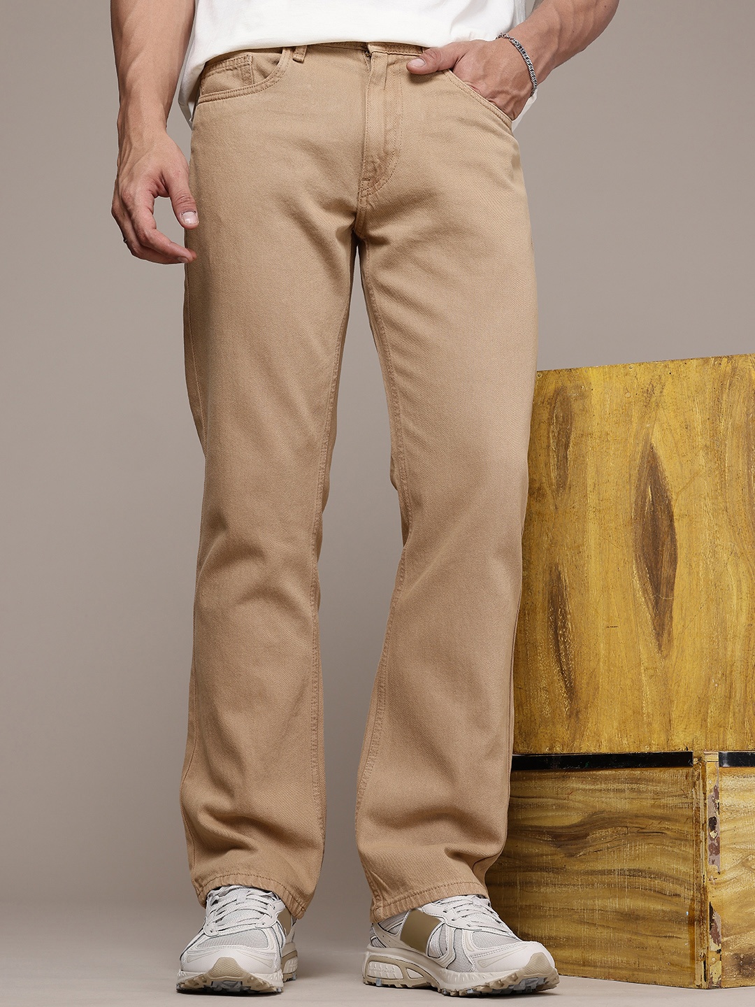 

The Roadster Life Co. Men Bootcut Pure Cotton Jeans, Camel brown