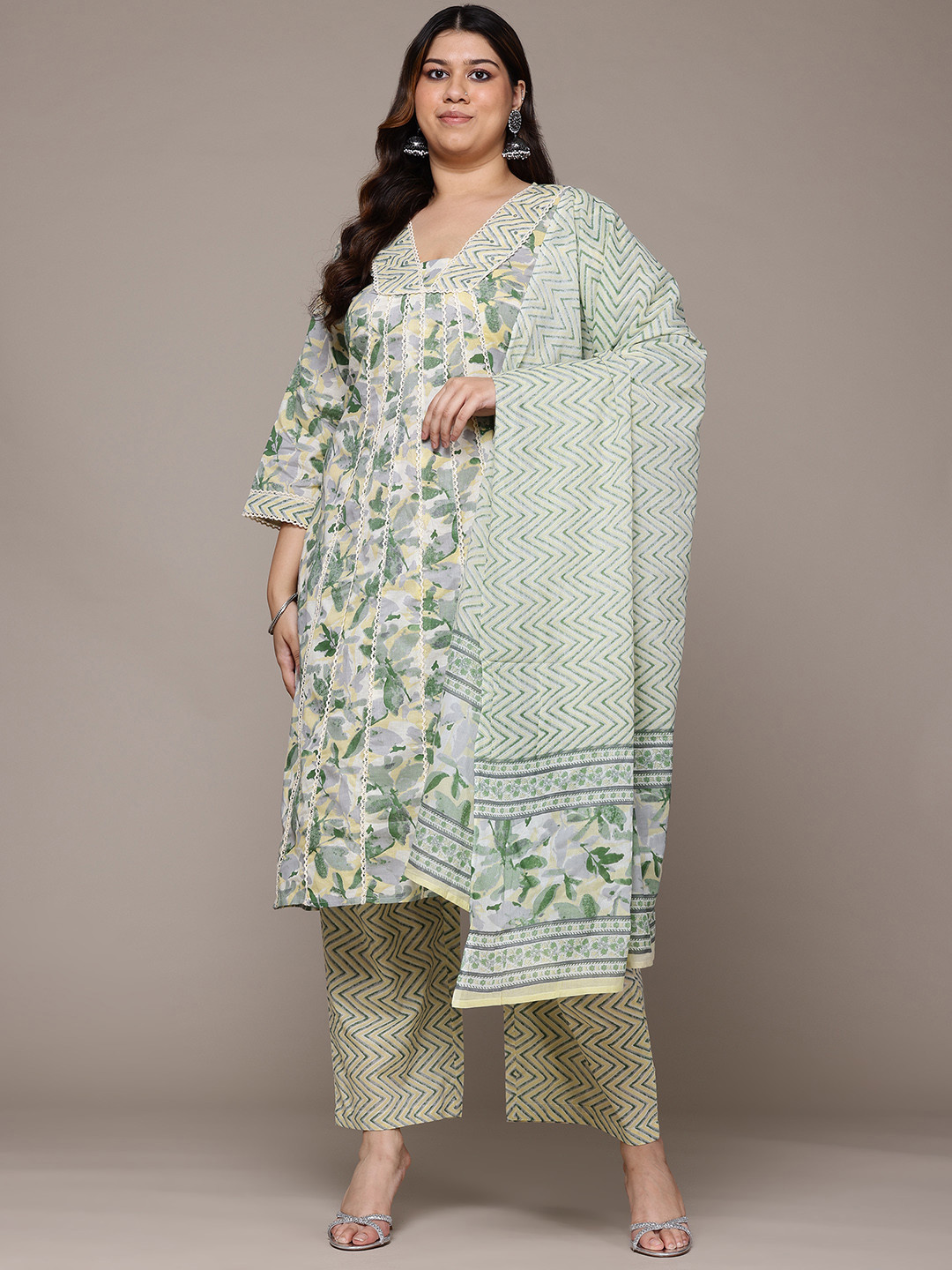 

Readiprint Plus Size Floral Printed Empire Mirror Work Pure Cotton Kurta Set, Green