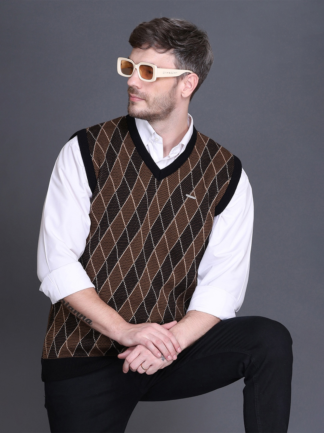 

GODFREY Men Checked V-Neck Sweater Vest Sweater, Brown