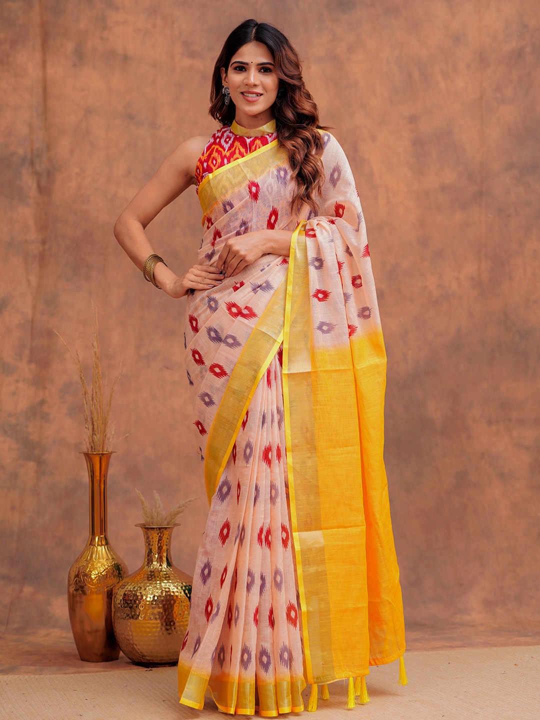 

HEARTLOOM Women Linen Blend Saree, Yellow