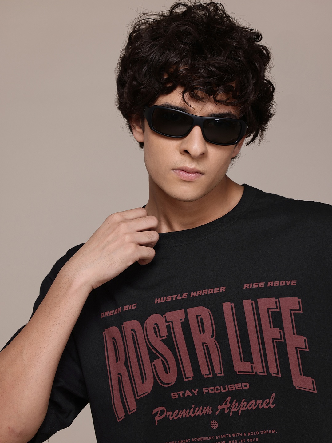 

The Roadster Lifestyle Co. Men Printed Pure Cotton Relaxed Fit T-shirt, Black