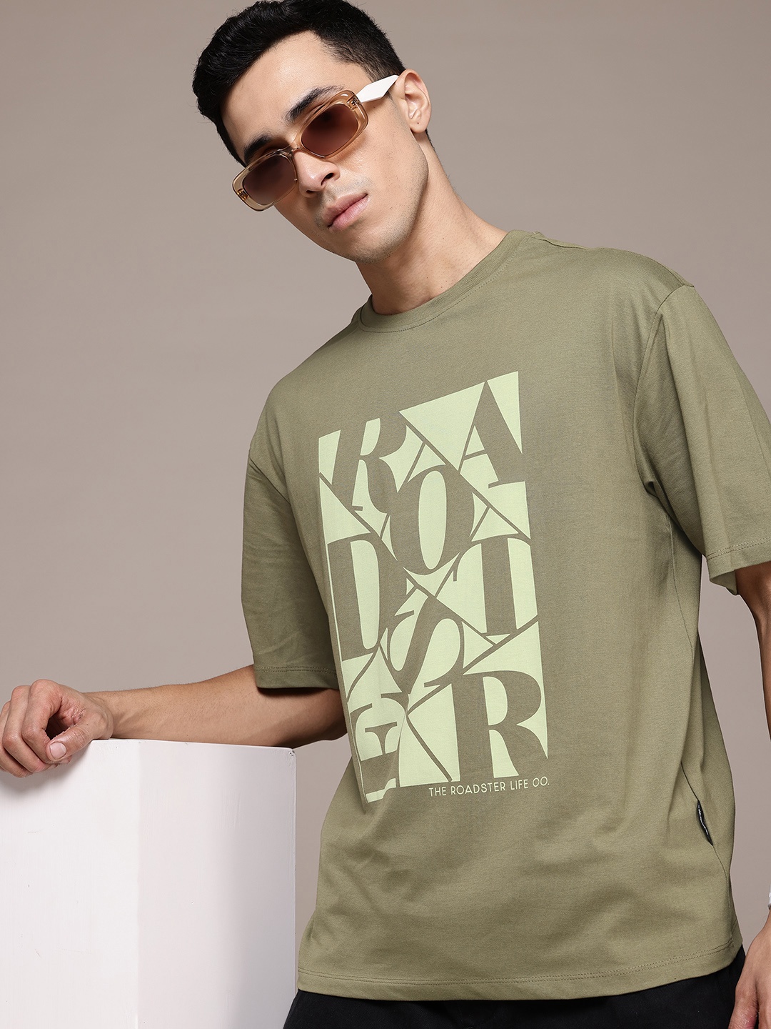 

The Roadster Lifestyle Co. Men Printed Pure Cotton Relaxed Fit T-shirt, Olive
