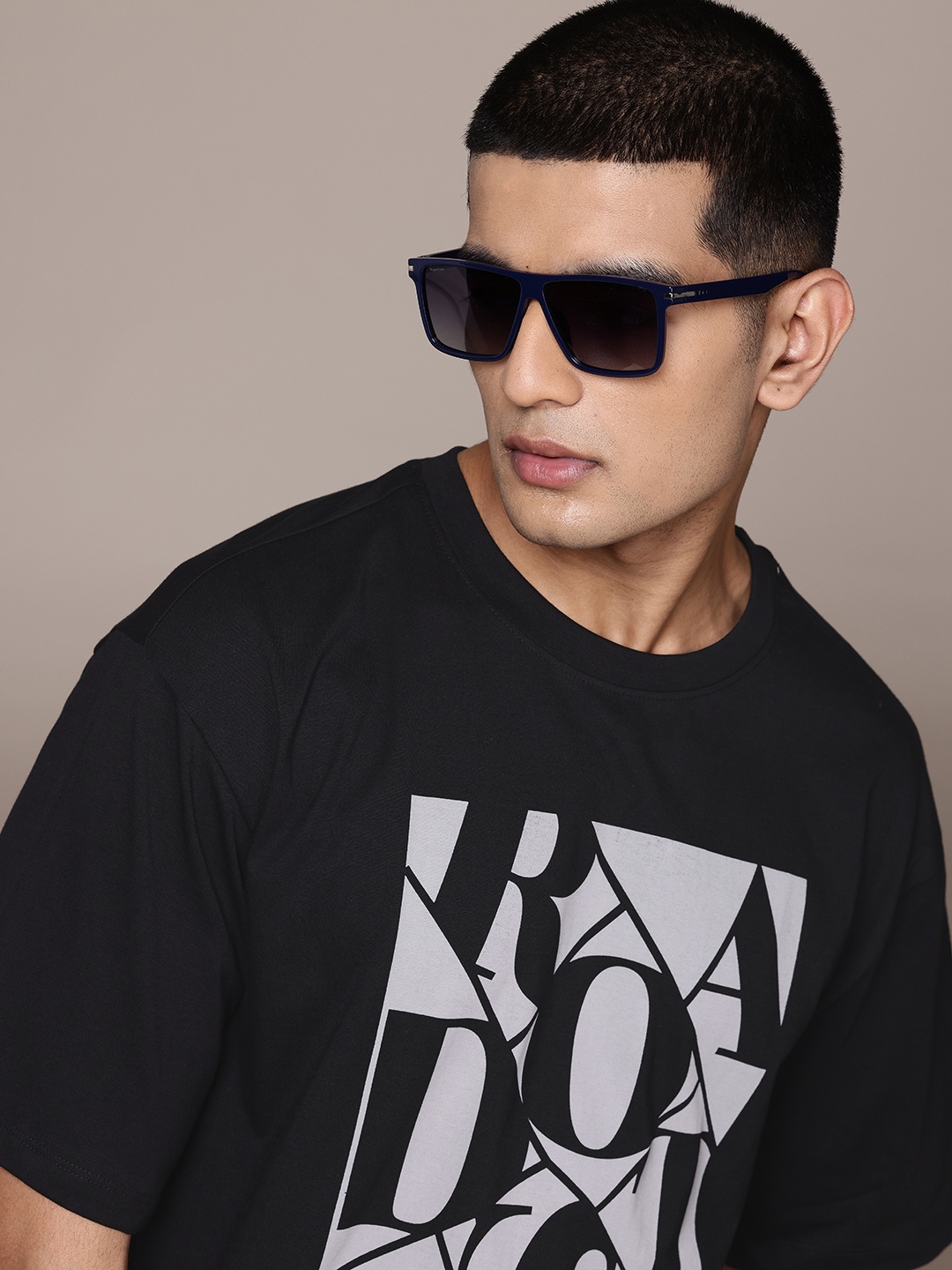 

The Roadster Lifestyle Co. Men Printed Pure Cotton Relaxed Fit T-shirt, Black