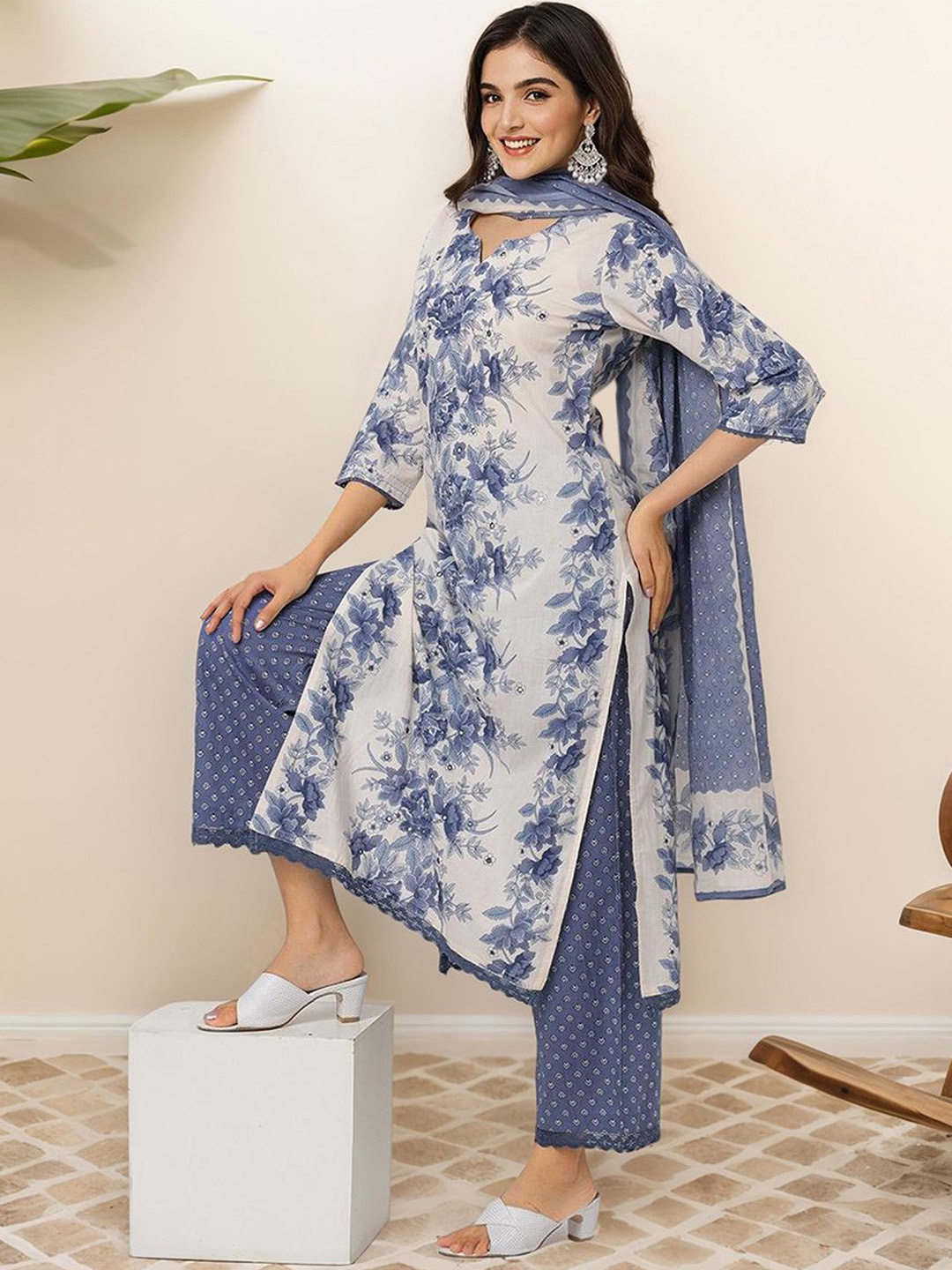

Ishin Floral Printed Notched Neck Pure Cotton Straight Kurta With Trousers & Dupatta, Grey