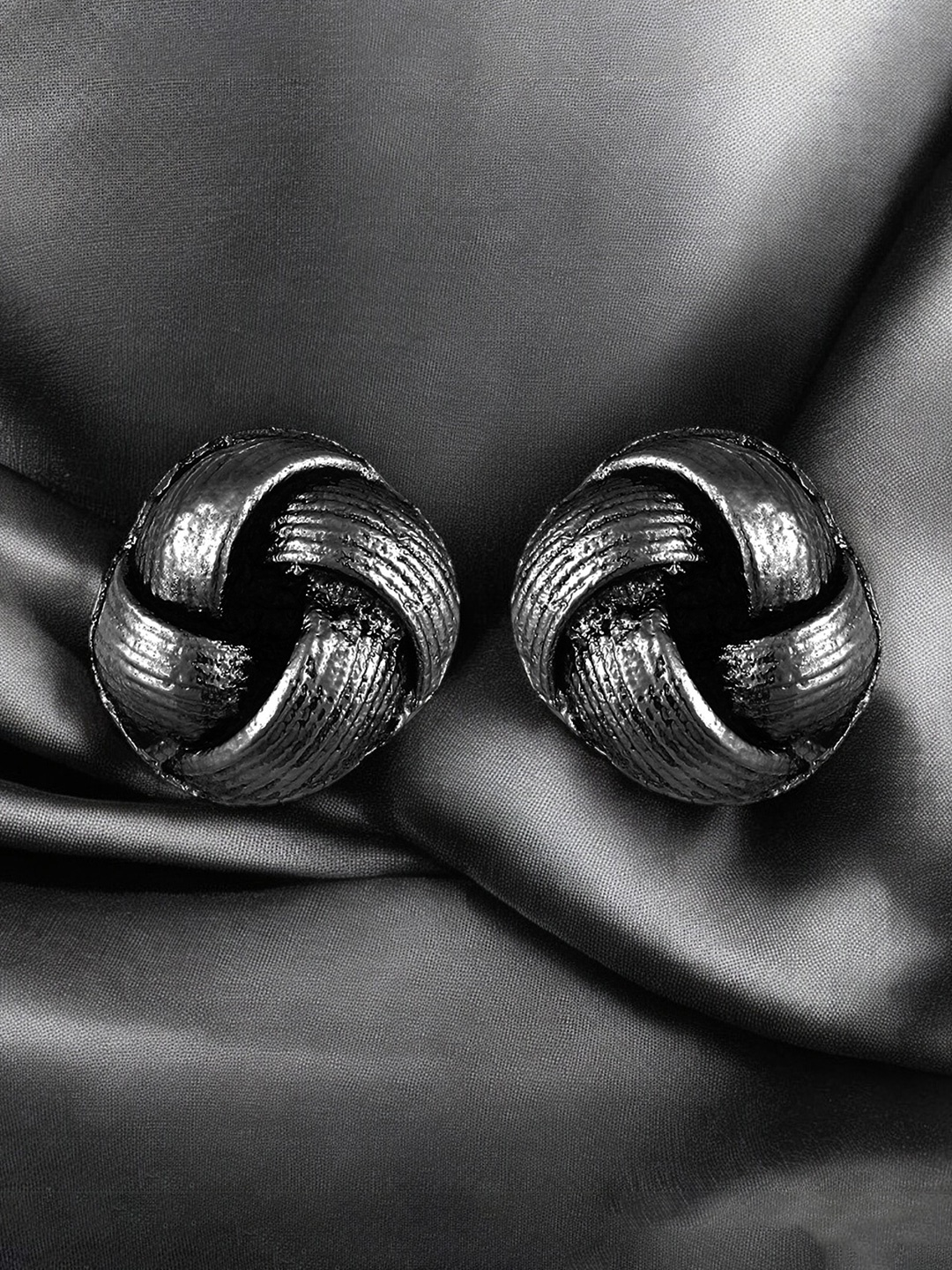 

Mahi Contemporary Elegant Studs, Black