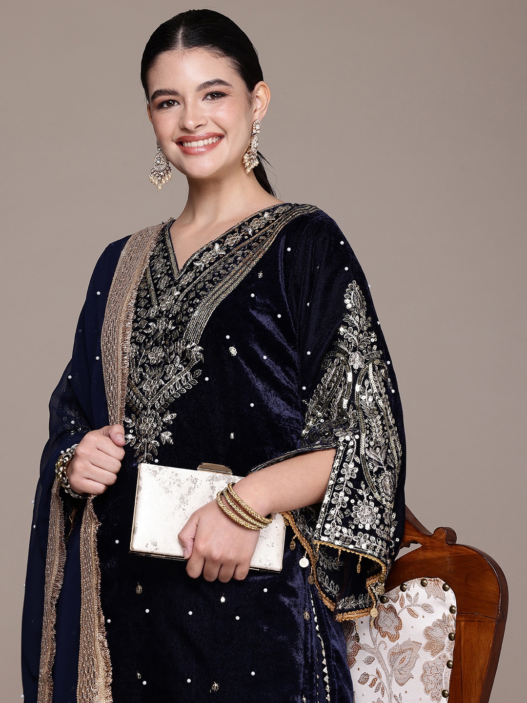 

GLAMONY Paisley Embroidered Sequinned Velvet Kurta With Palazzos & Dupatta, Navy blue