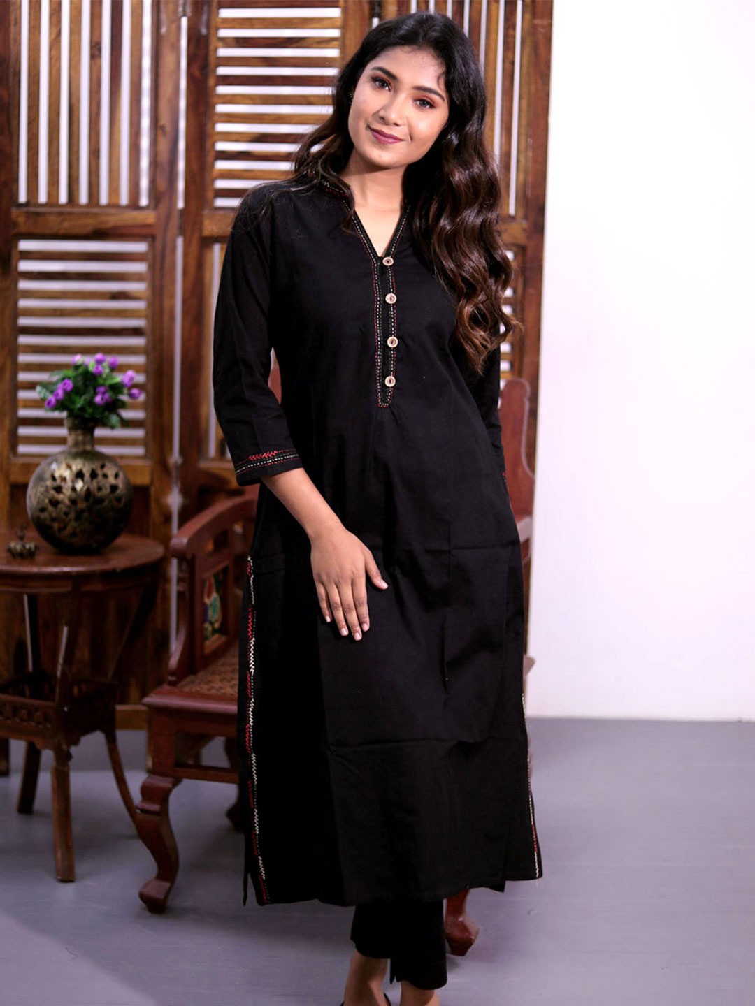 

Avishya Thread Work Mandarin Collar Pure Cotton Straight Kurta, Black