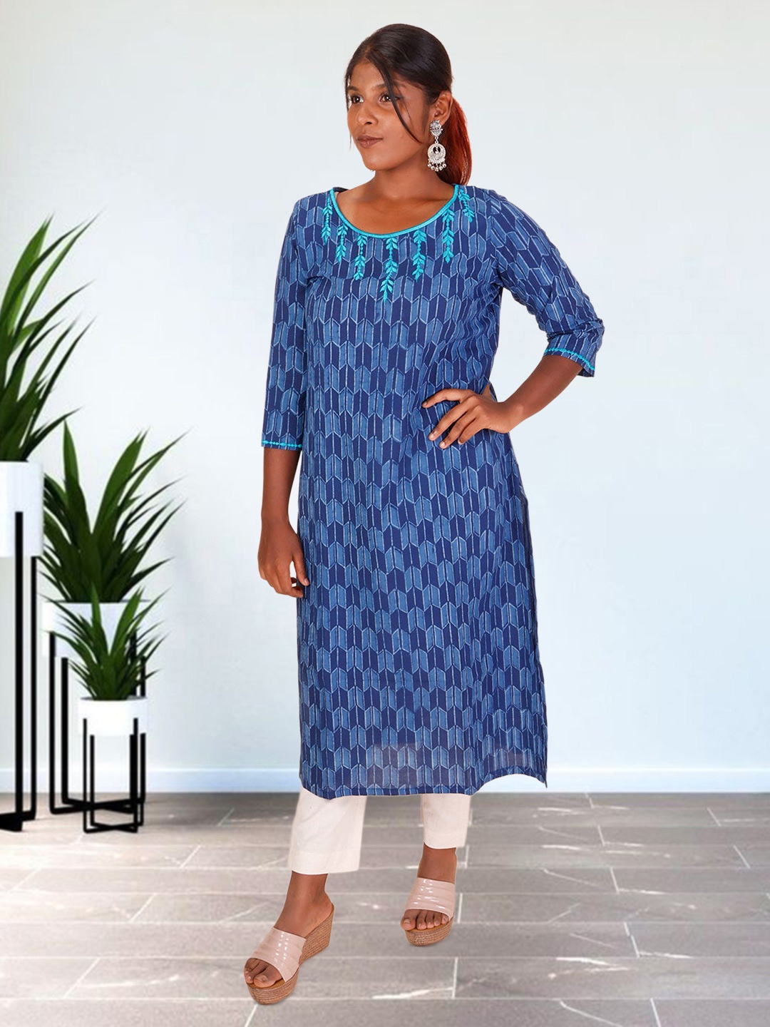 

Avishya Printed Round Neck Thread Work Pure Cotton Straight Kurta, Blue