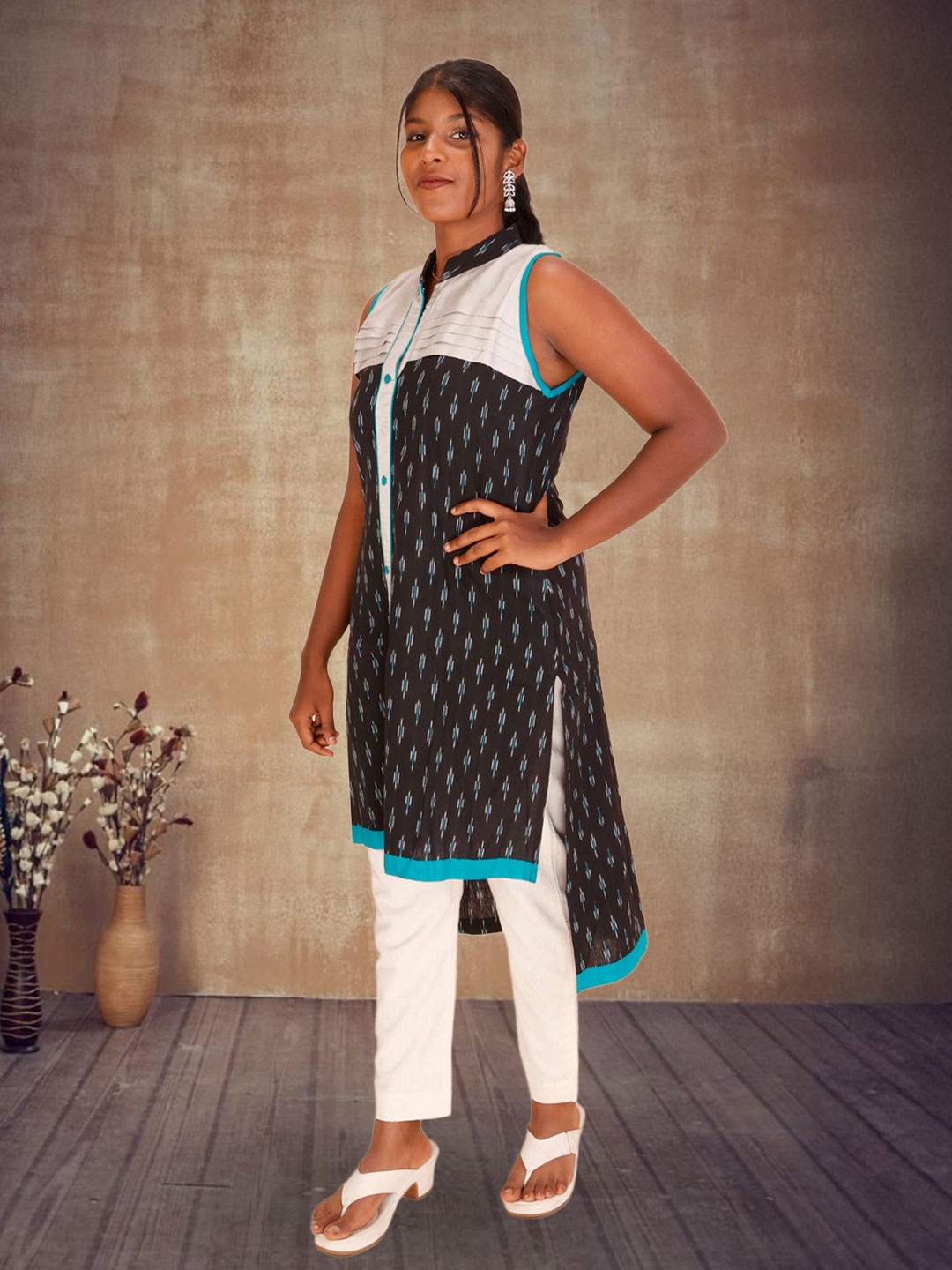 

Avishya Geometric Printed Sleeveless Pure Cotton A-Line Kurta, Black