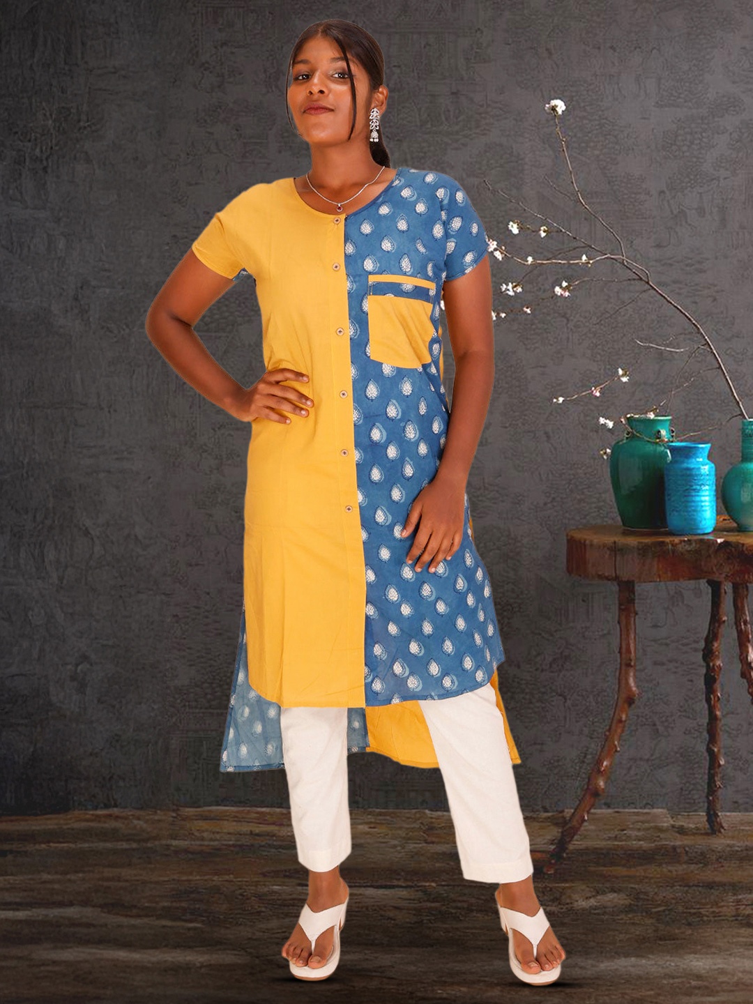 

Avishya Colourblocked Round Neck Pure Cotton A-Line Kurta, Blue