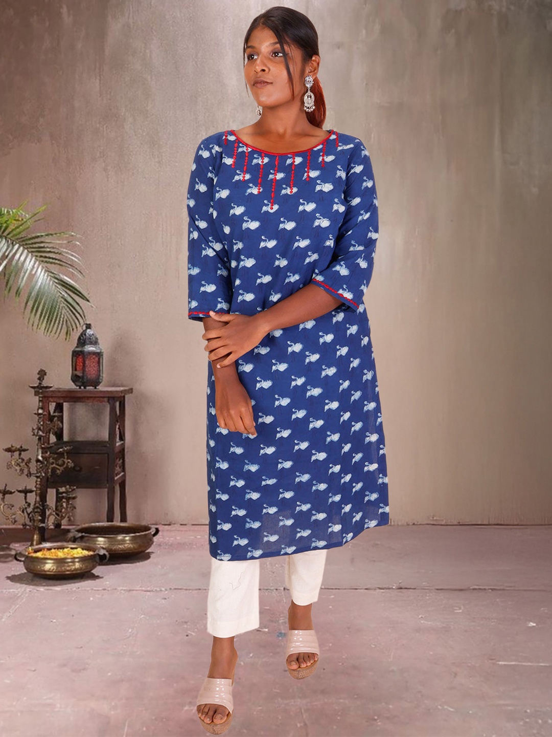 

Avishya Quirky Printed Thread Work Pure Cotton Straight Kurta, Blue