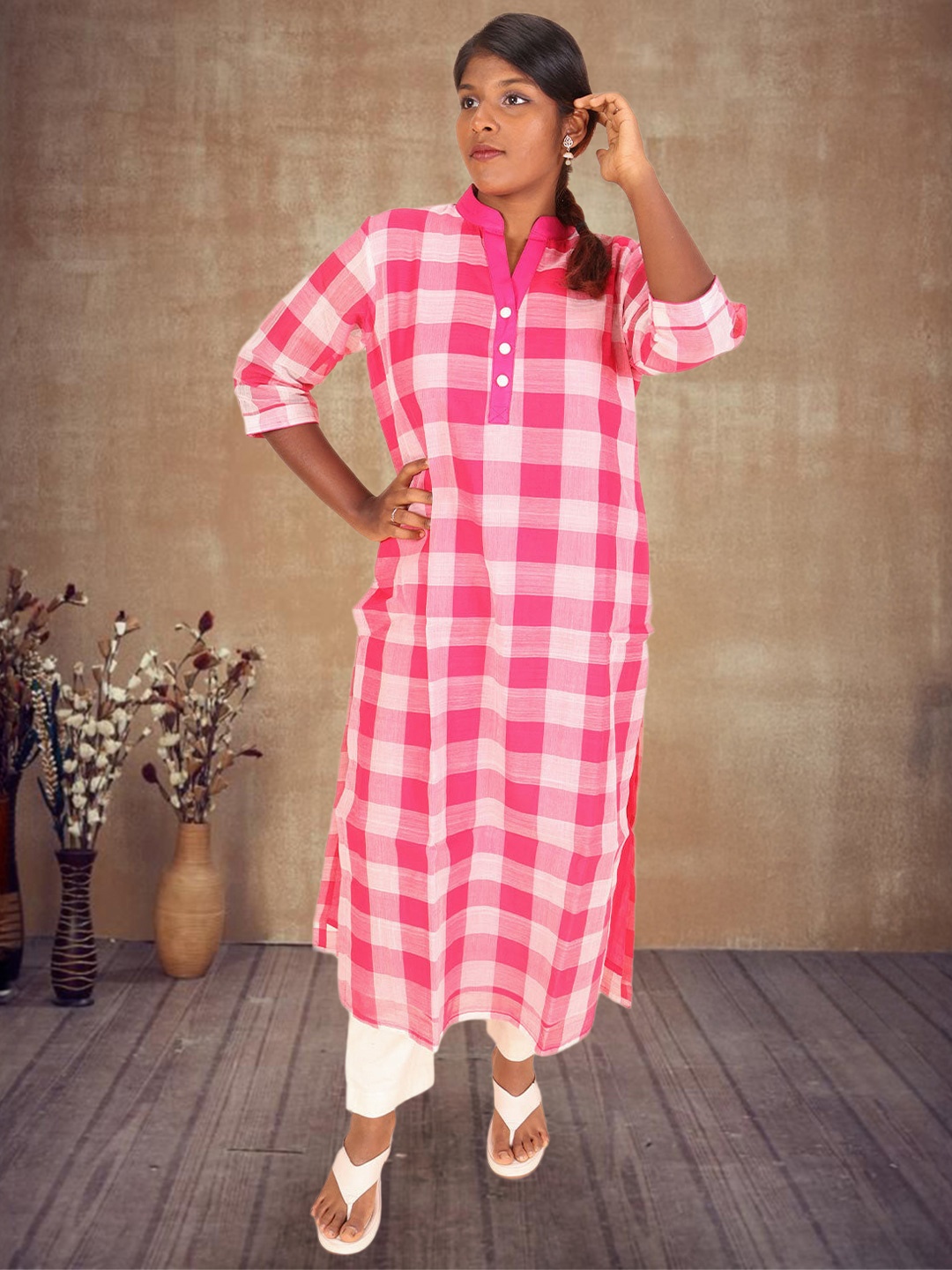 

Avishya Checked Mandarin Collar Cotton Straight Kurta, Pink