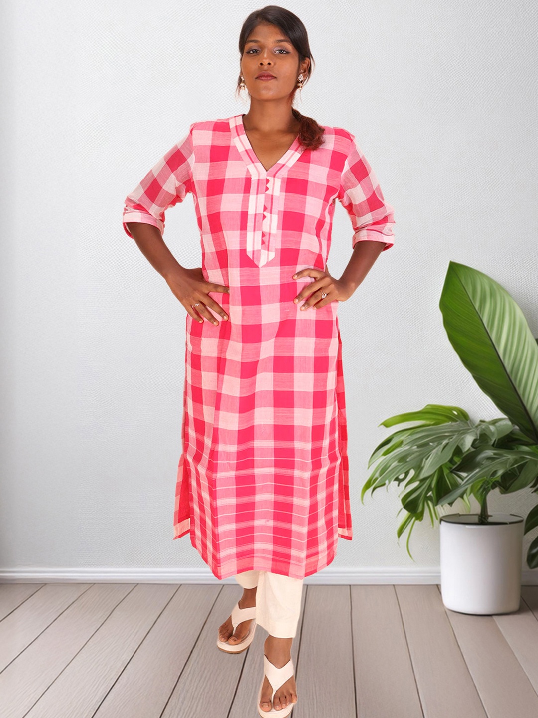 

Avishya Checked V-Neck Pure Cotton Straight Kurta, Pink