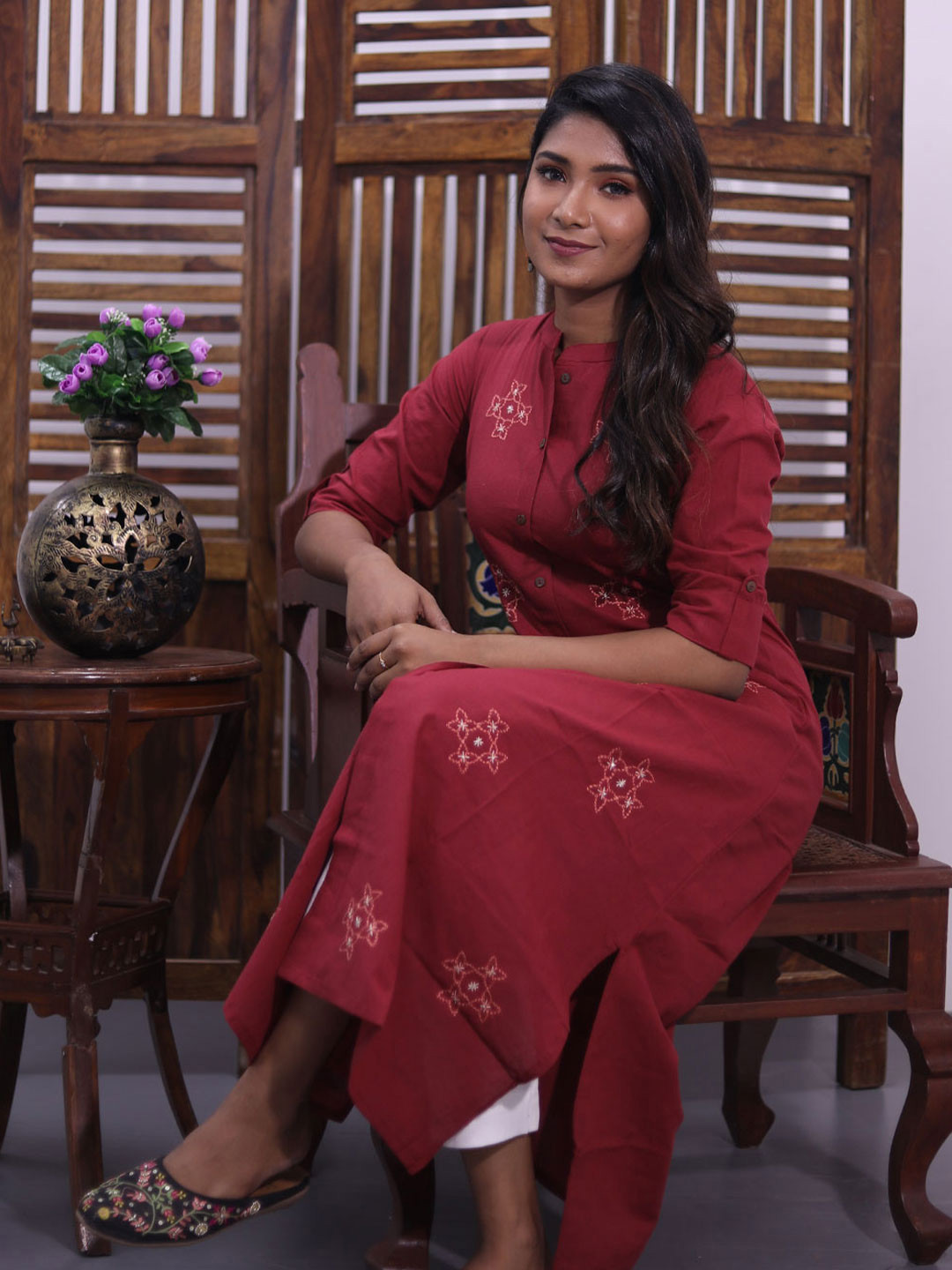 

Avishya Geometric Embroidered Thread Work Mandarin Collar Pure Cotton Straight Kurta, Maroon