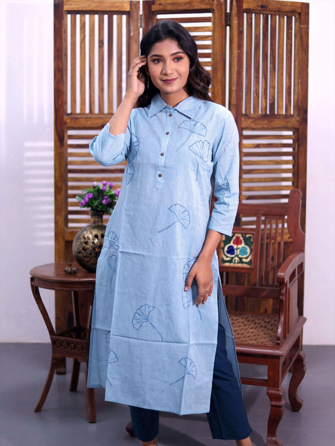 

Avishya Floral Embroidered Thread Work Shirt Collar Pure Cotton Straight Kurta, Blue