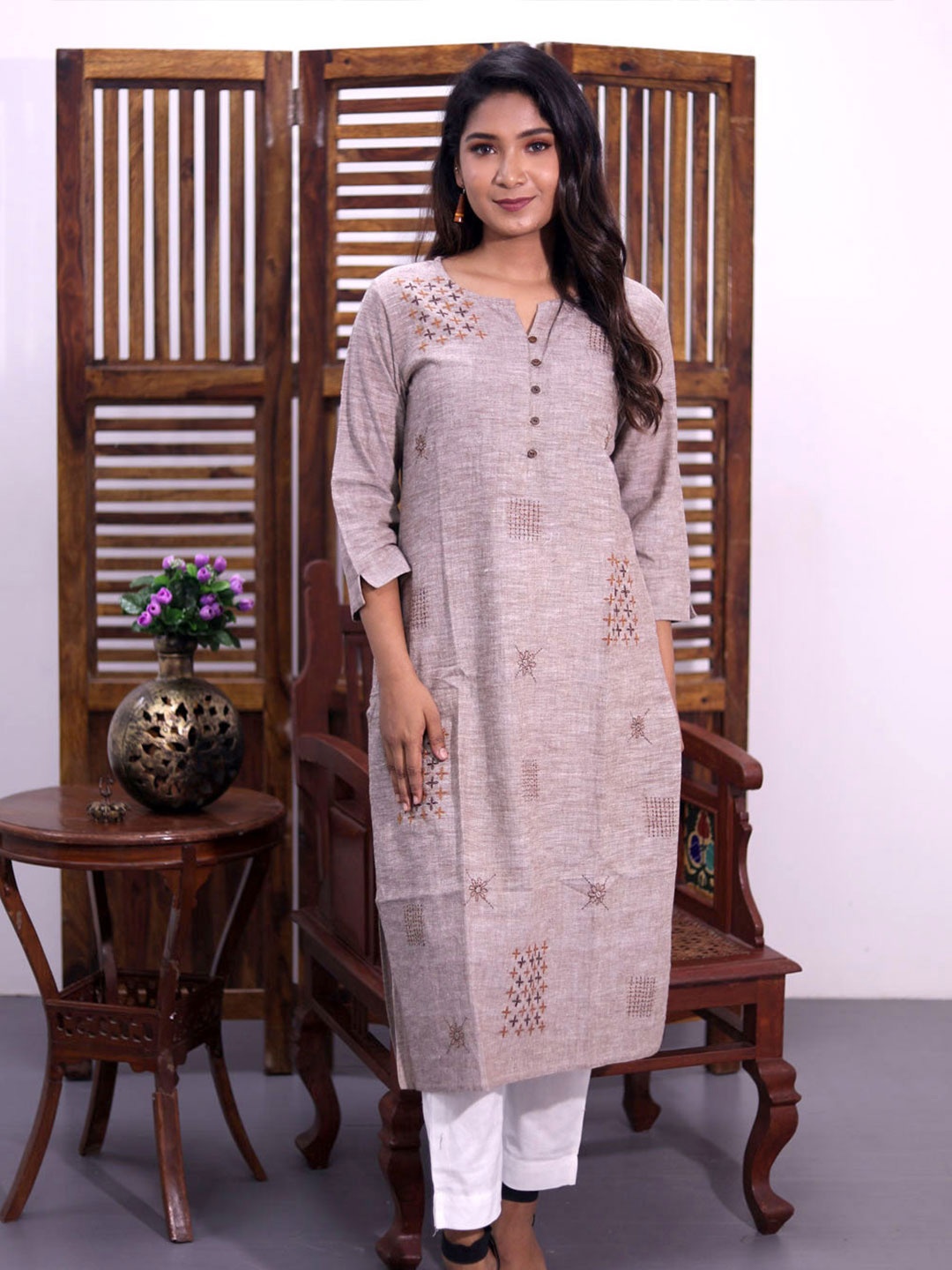 

Avishya Floral Embroidered Pure Cotton Straight Kurta, Brown
