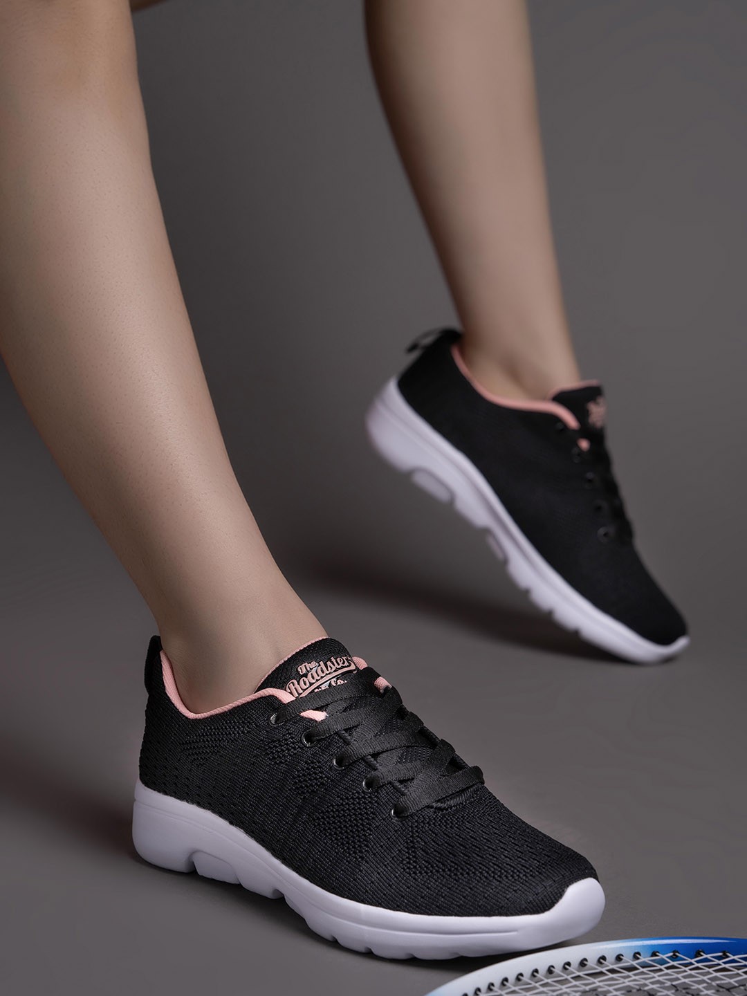 

Roadster Women Lightweight Mid-Top Sports Shoes, Black