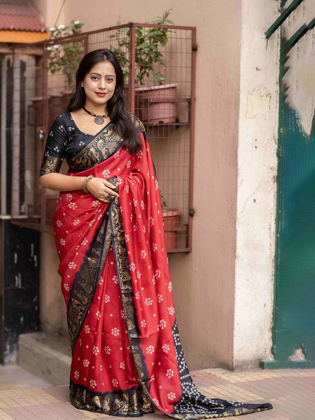 

STAVA CREATION Bandhani Printed Woven Design Zari Banarasi Saree, Red