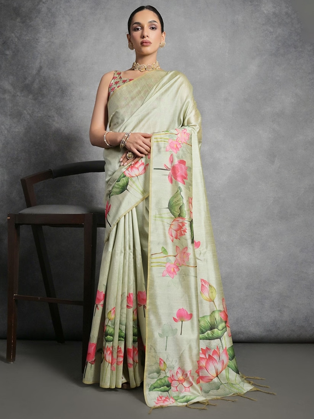 

STAVA CREATION Floral Printed Saree, Green