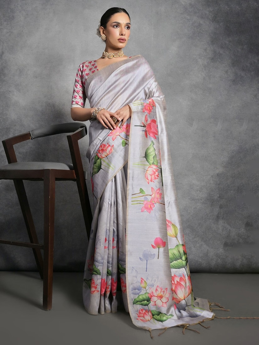 

STAVA CREATION Floral Printed Saree, Grey