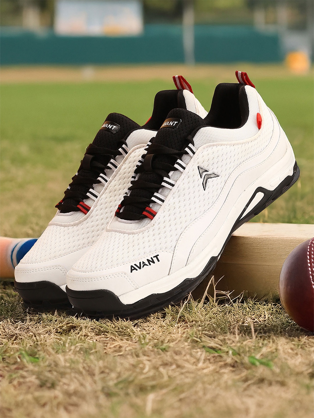 

AVANT Men Striker Cricket Shoes, White