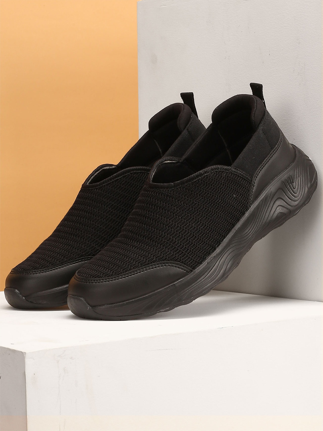 

Avant Women Shadow Slip-On Walking Shoes, Black