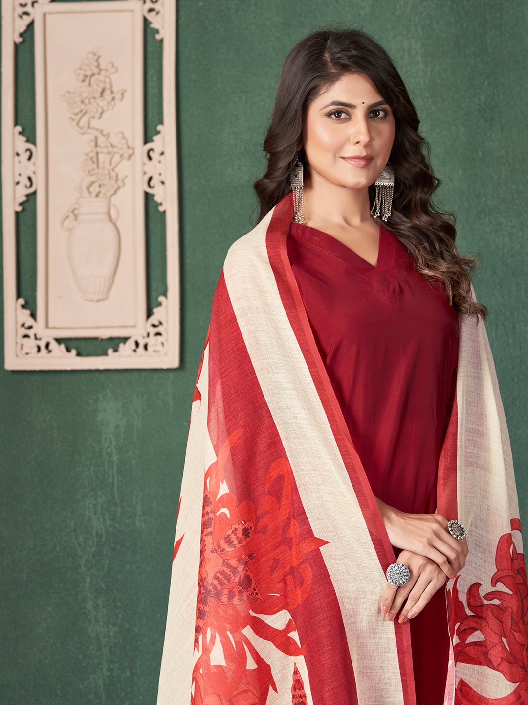 

MOJILAA V Neck Straight Kurta with Salwar & Dupatta, Maroon