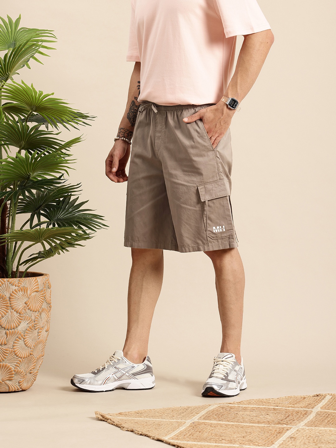 

Mast & Harbour Men Pure Cotton Loose Fit Cargo Shorts, Brown