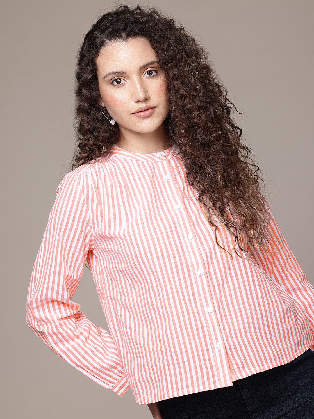 

The Roadster Lifestyle Co. Vertically Striped Mandarin Collar Casual Shirt, White