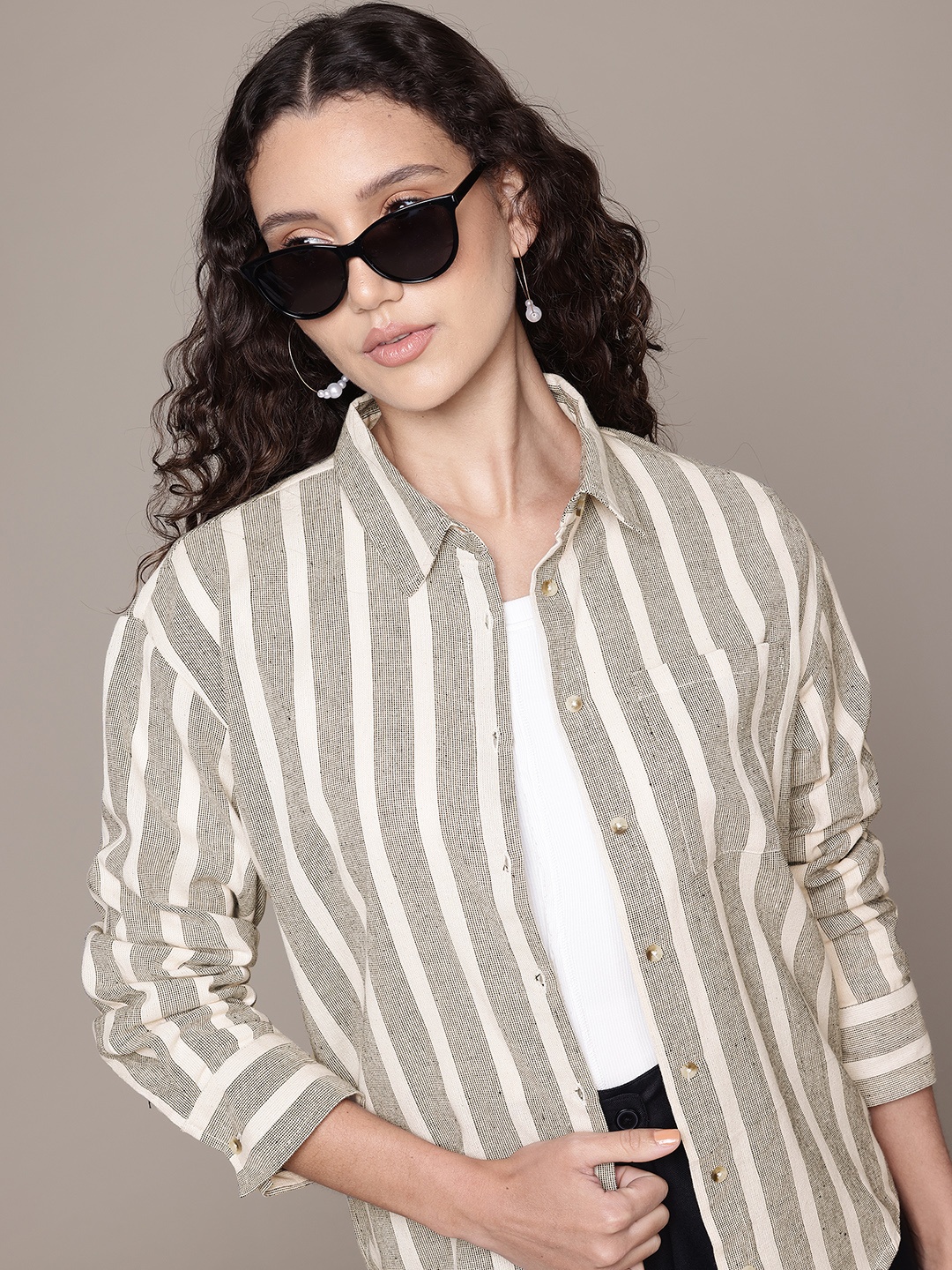 

The Roadster Lifestyle Co. Drop Shoulder Striped Casual Shirt, Off white