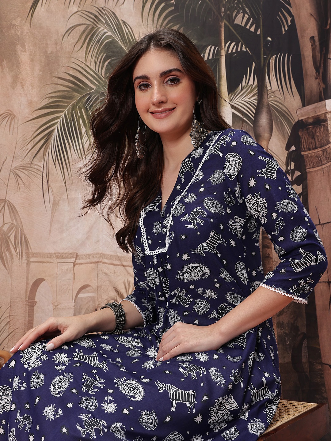 

Sangria Ethnic Motifs Lace Insert Detail Printed Kurta, Navy blue