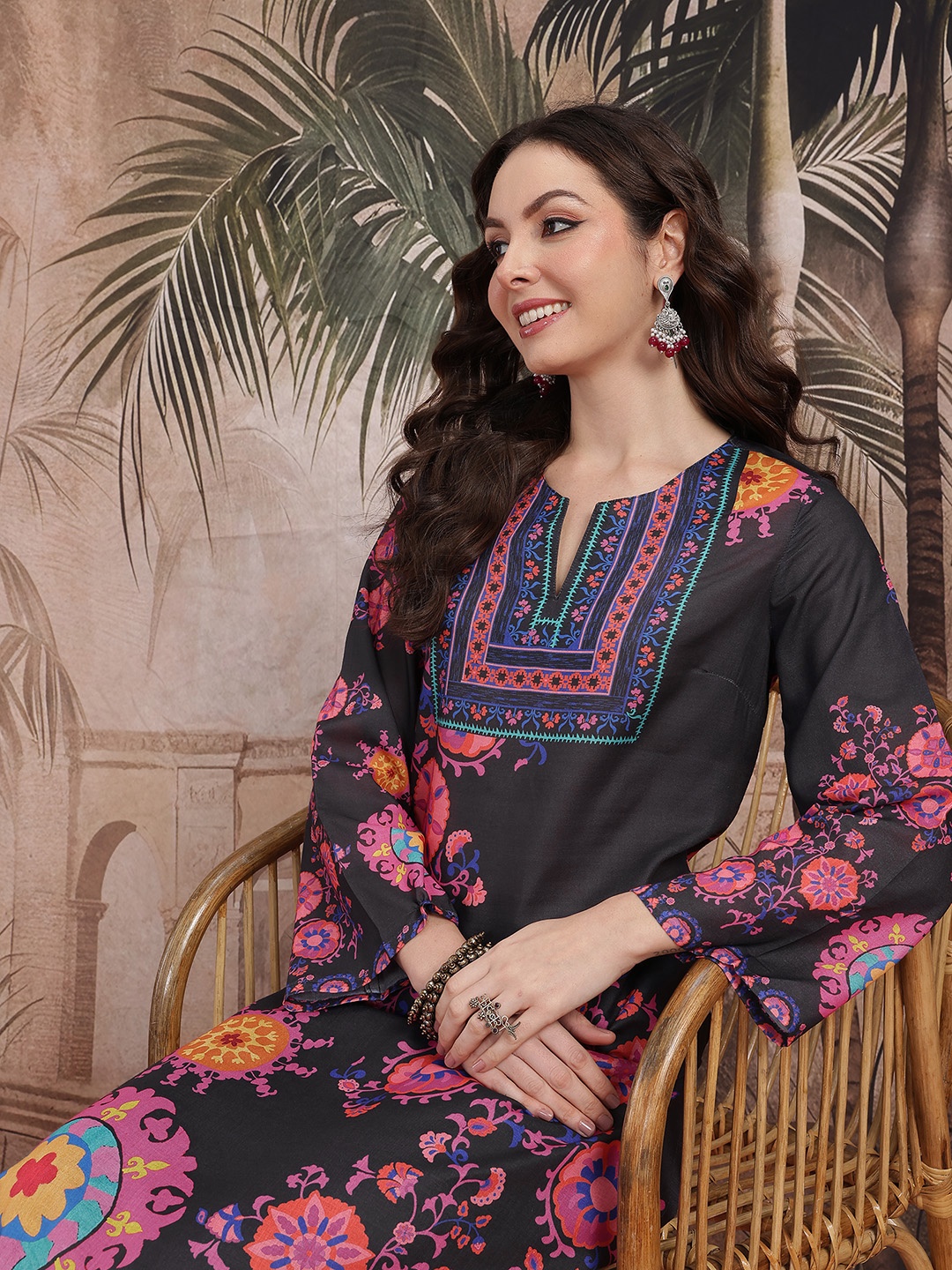 

Sangria Floral Printed Regular Kurta with Trousers, Black