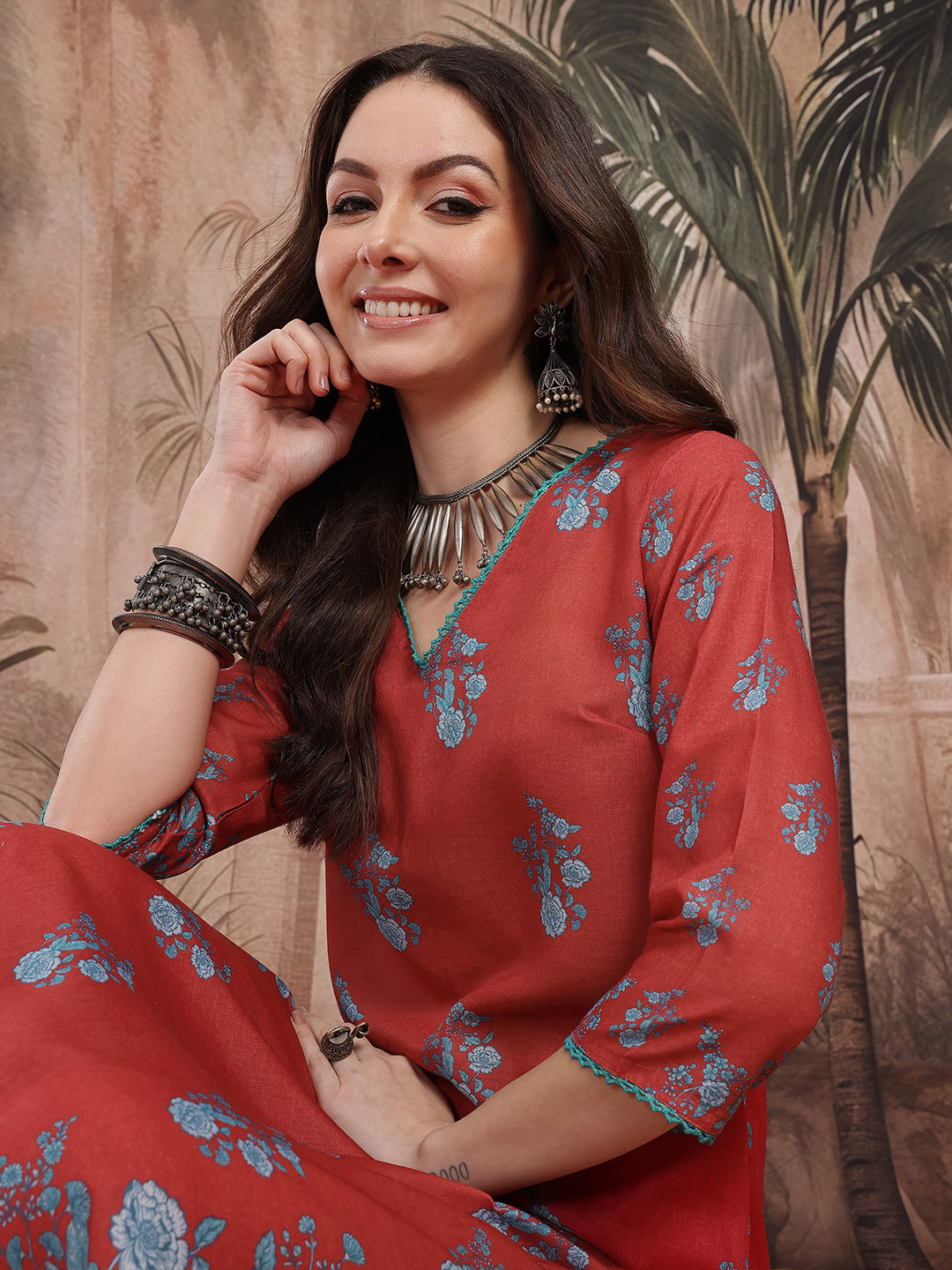 

Sangria Floral Print Kurta with Trousers, Red
