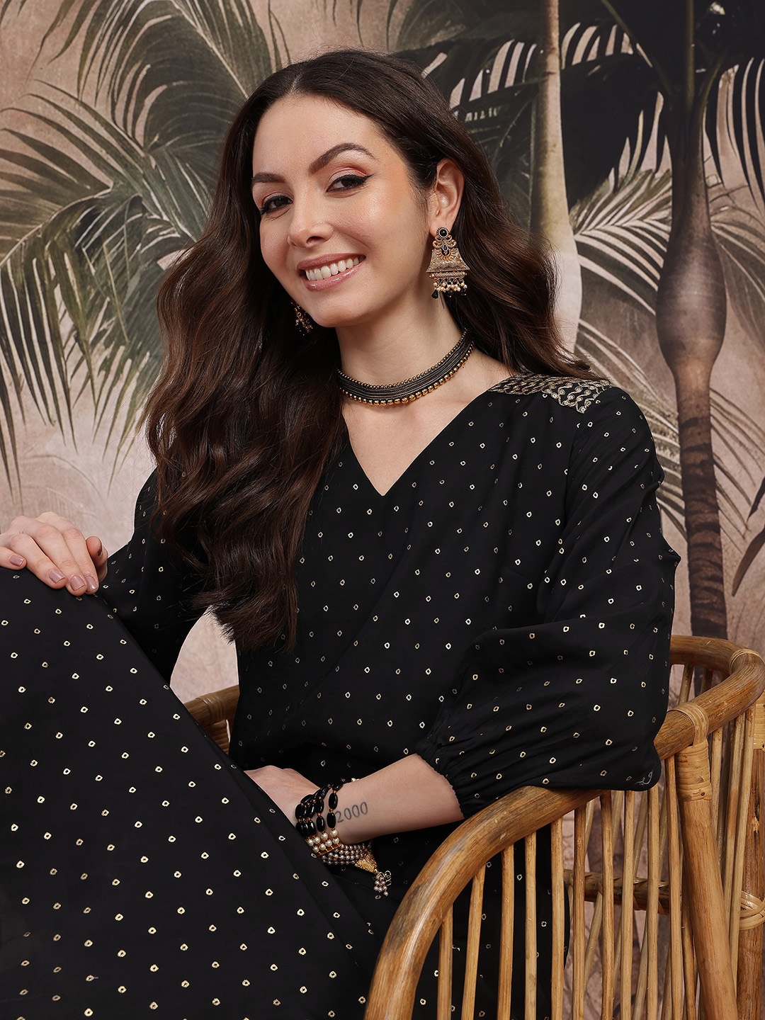 

Sangria Printed Thread Work Kurta with Salwar, Black