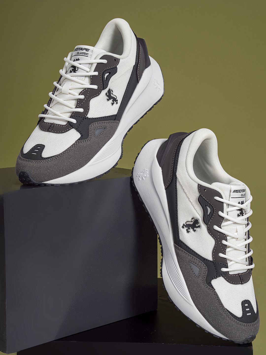 

Red Tape Men Textured Lace-Ups Round Toe Sneakers, Grey